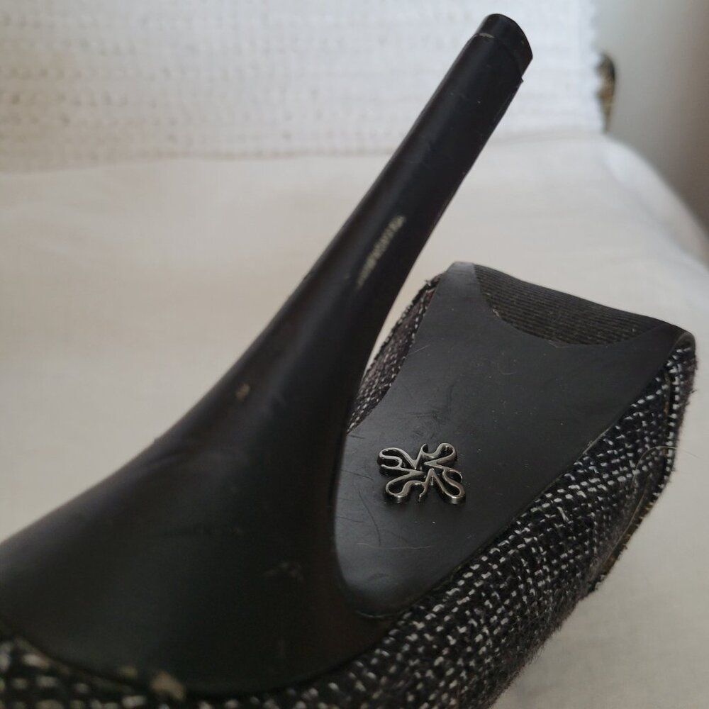 Simply Vera Wang Pumps Tasseled black white beaded sz 6 shoes 4 1/2" Heels GUC - Picture 8 of 11